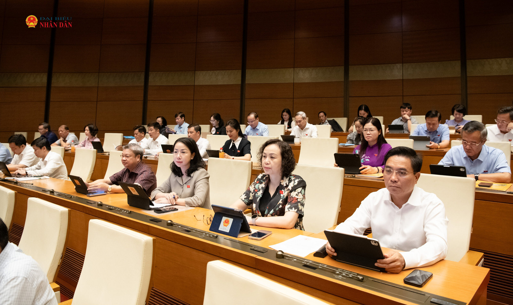 Các đại biểu tham dự phiên họp sáng 7:8.2