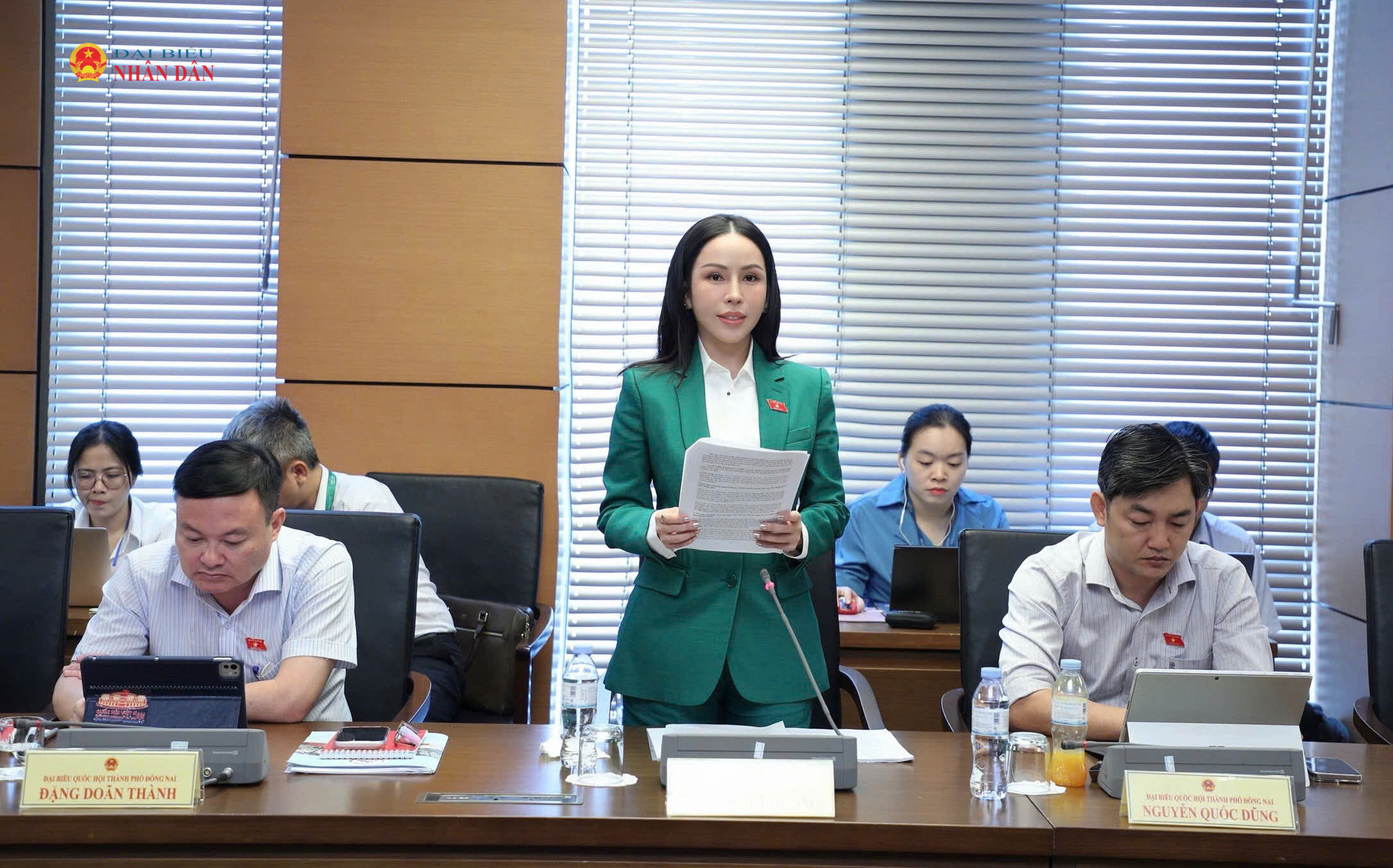 Đại biểu Lê Nữ Thùy Dương (Đồng Nai) phát biểu thảo luận tại tổ