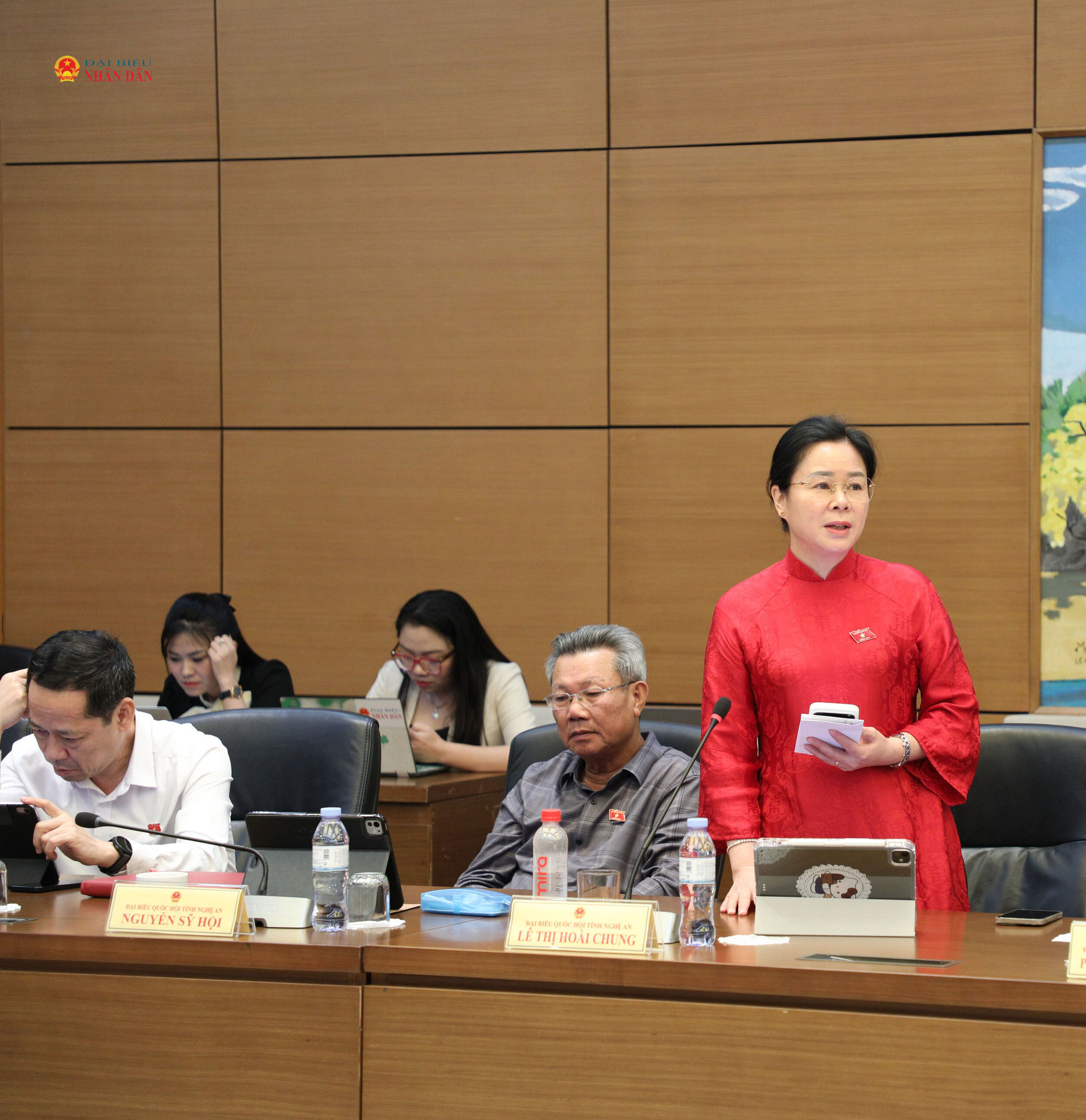 Đại biểu Lê Thị Hoài Chung (Nghệ An) phát biểu thảo luận tại tổ