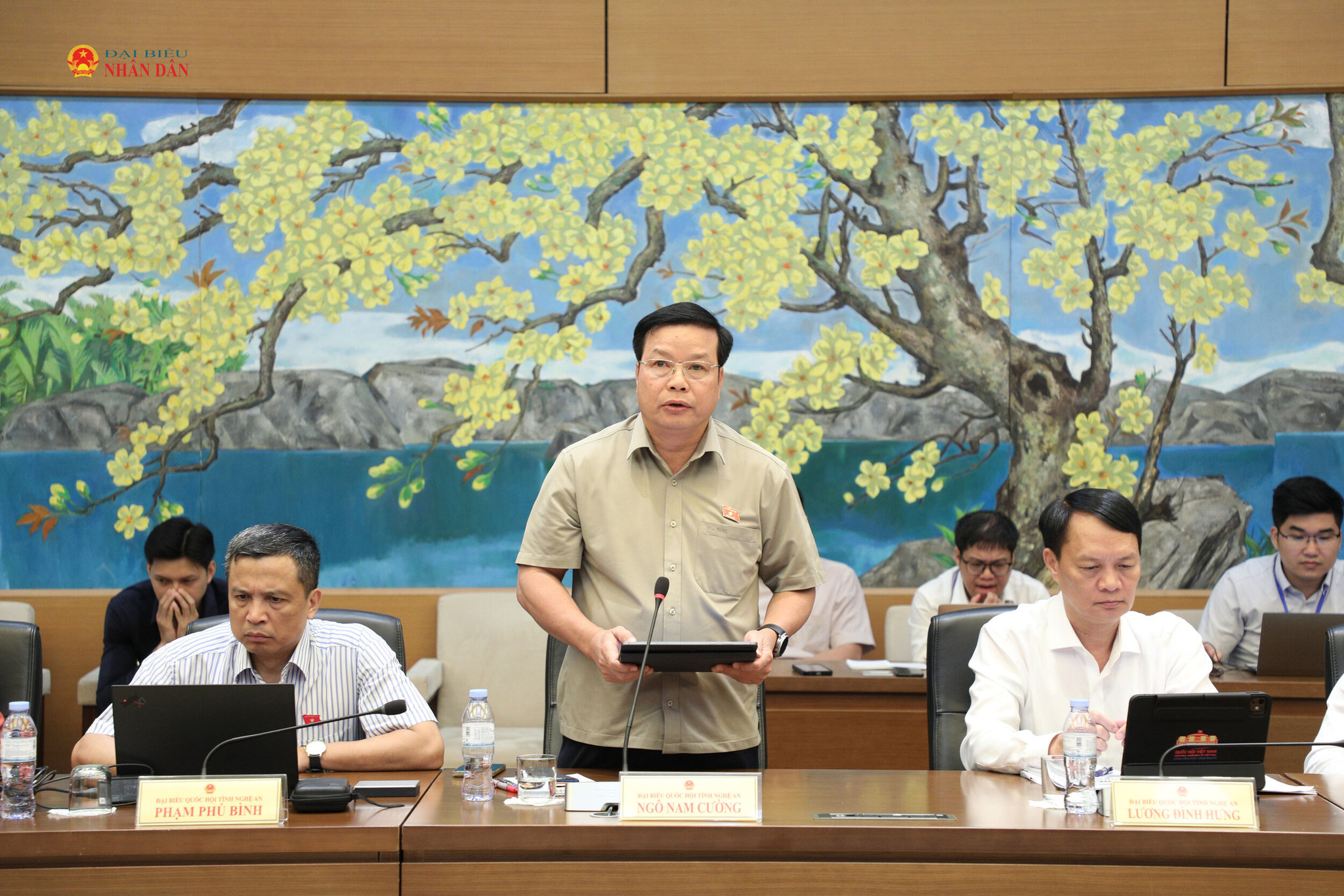 Đại biểu Ngô Nam Cường (Nghệ An) phát biểu thảo luận tại tổ