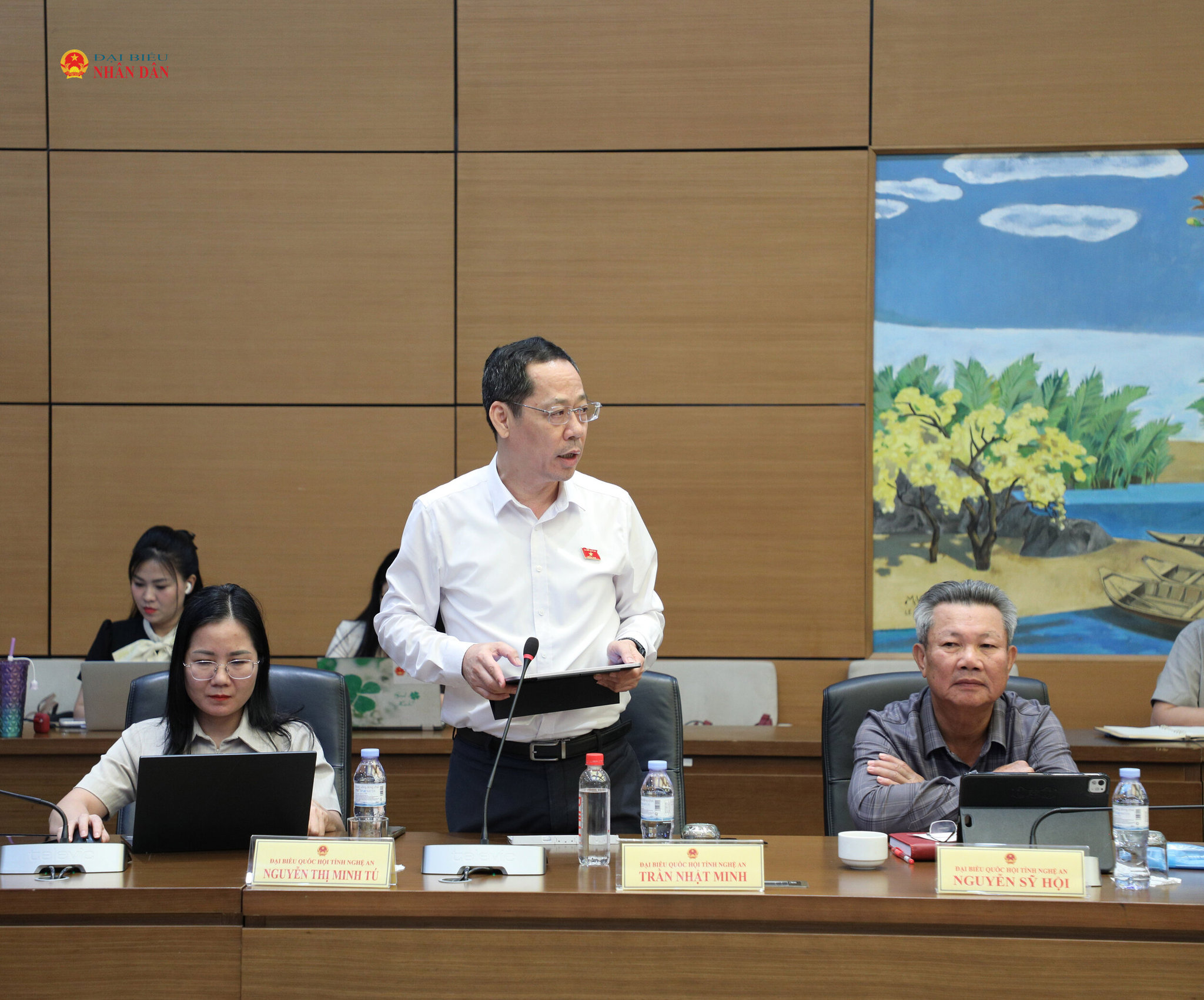 Đại biểu Trần Nhật Minh (Nghệ An) phát biểu thảo luận tại tổ