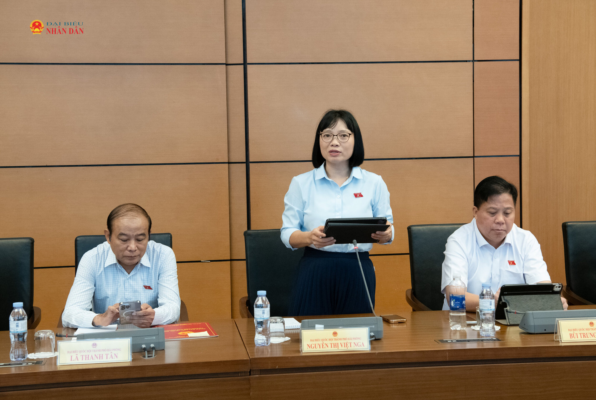 ĐBQH Nguyễn Thị Việt Nga (TP. Hải Phòng) phát biểu