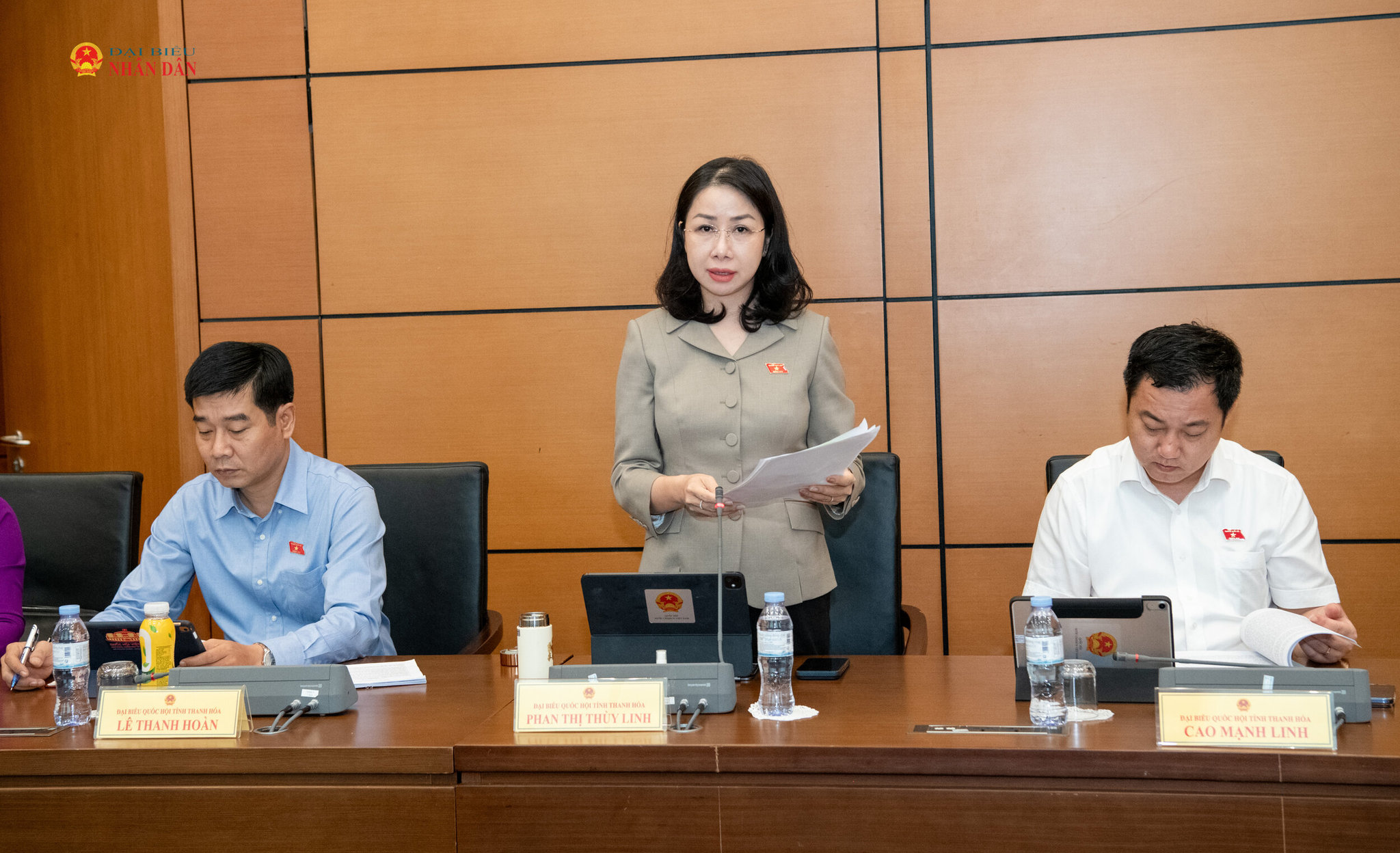 ĐBQH Phan Thị Thùy Linh (Thanh Hóa) phát biểu thảo luận Tổ 3-2