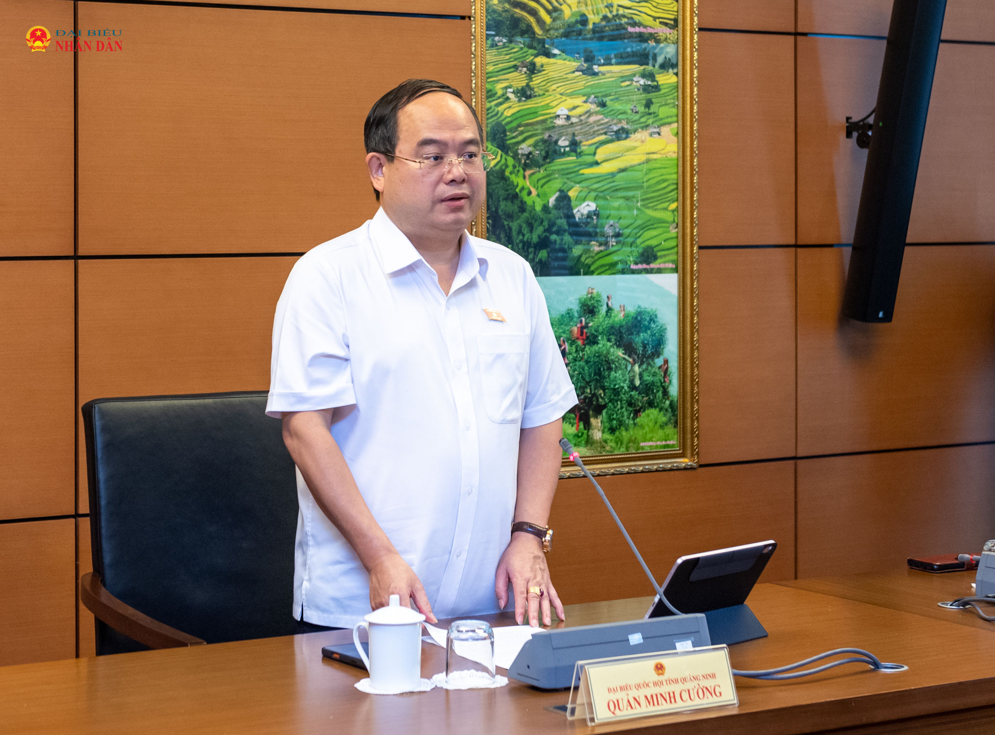 Bí thư Tỉnh ủy, Trưởng Đoàn ĐBQH tỉnh Quảng Ninh Quản Minh Cường chủ trì phiên thảo luận Tổ 14