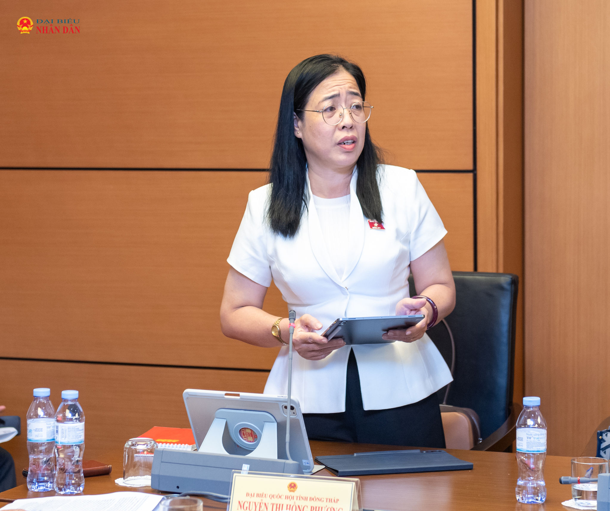 ĐBQH Nguyễn Thị Hồng Phượng (Đồng Tháp) phát biểu
