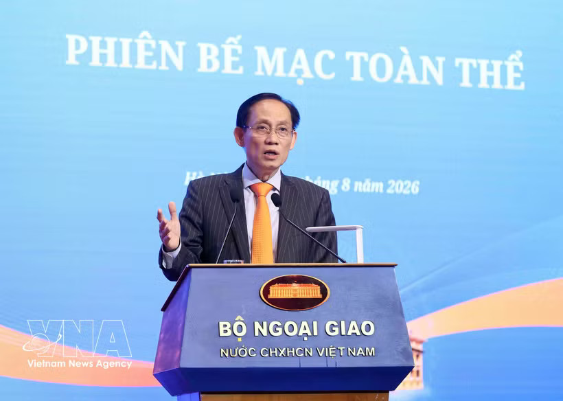 Politburo member and Minister of Foreign Affairs Le Hoai Trung speaks at the 33rd Diplomatic Conference's closing session in Hanoi on August 7, 2026. (Photo: VNA)