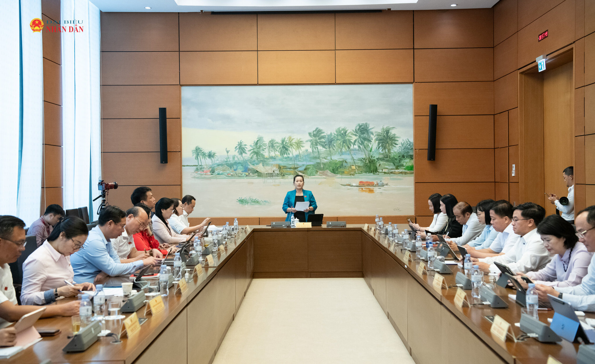 Quang cảnh thảo luận tại Tổ 11 (Đoàn ĐBQH TP. Hải Phòng và tỉnh Quảng Ngãi) sáng 7/8