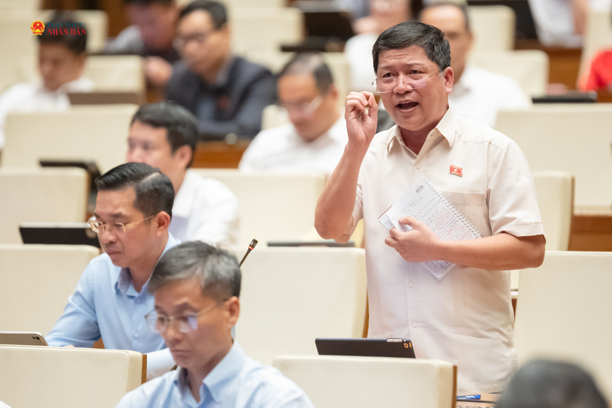 ĐBQH Tạ Văn Hạ (Đà Nẵng) phát biểu