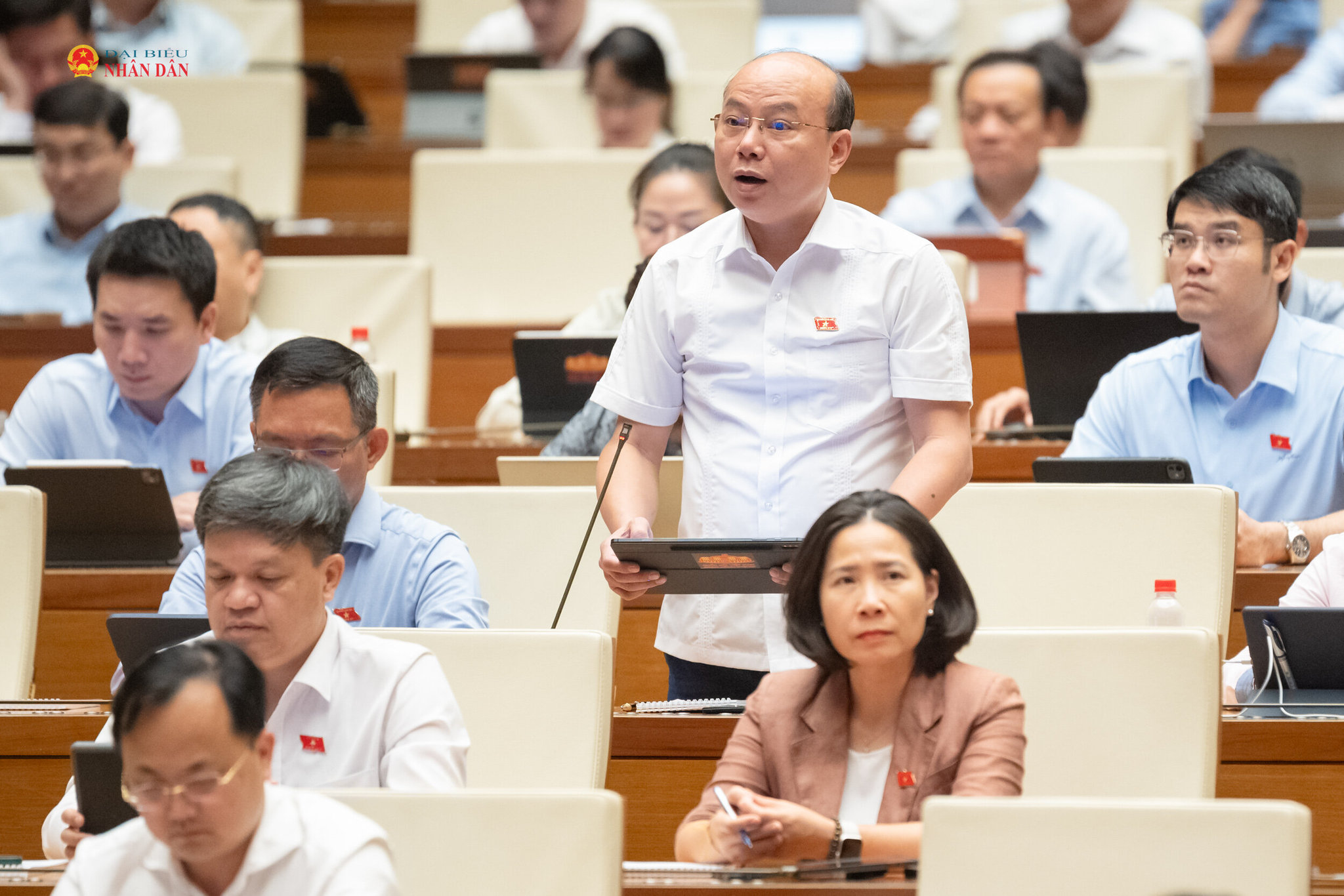 ĐBQH Hoàng Văn Nghĩa (Quảng Ngãi) phát biểu