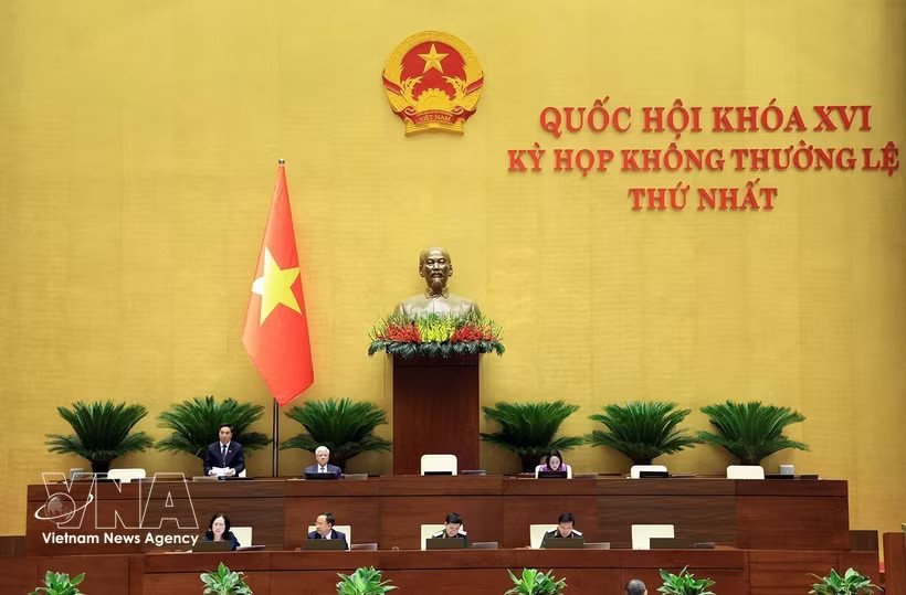 Vice Chairman of the National Assembly Nguyen Doan Anh (standing) presides over the session on August 8. (Photo: VNA)
