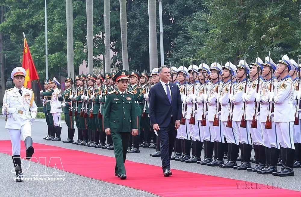Minister of National Defence Gen. Phan Van Giang welcomes Australian Deputy Prime Minister and Minister for Defence Richard Marles on November 25, 2022. (Photo: VNA) Minister of National Defence Gen. Phan Van Giang welcomes Australian Deputy Prime Minister and Minister for Defence Richard Marles on November 25, 2022. (Photo: VNA)