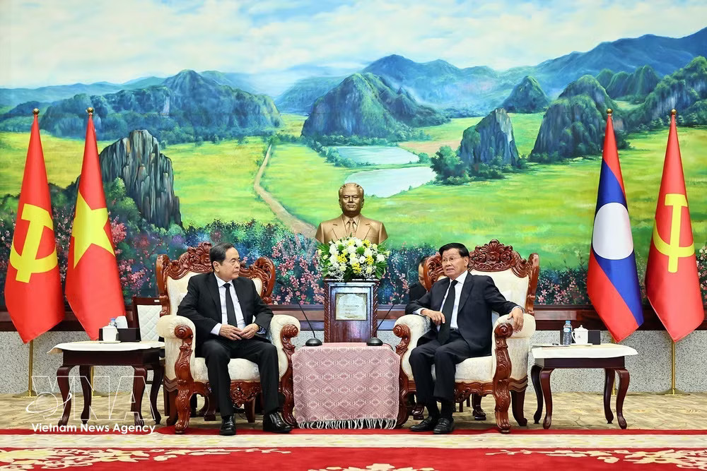 vnanet-potal-chu-tich-quoc-hoi-hoi-kien-tong-bi-thu-chu-tich-nuoc-lao-thongloun-sisoulith-8943227.jpg