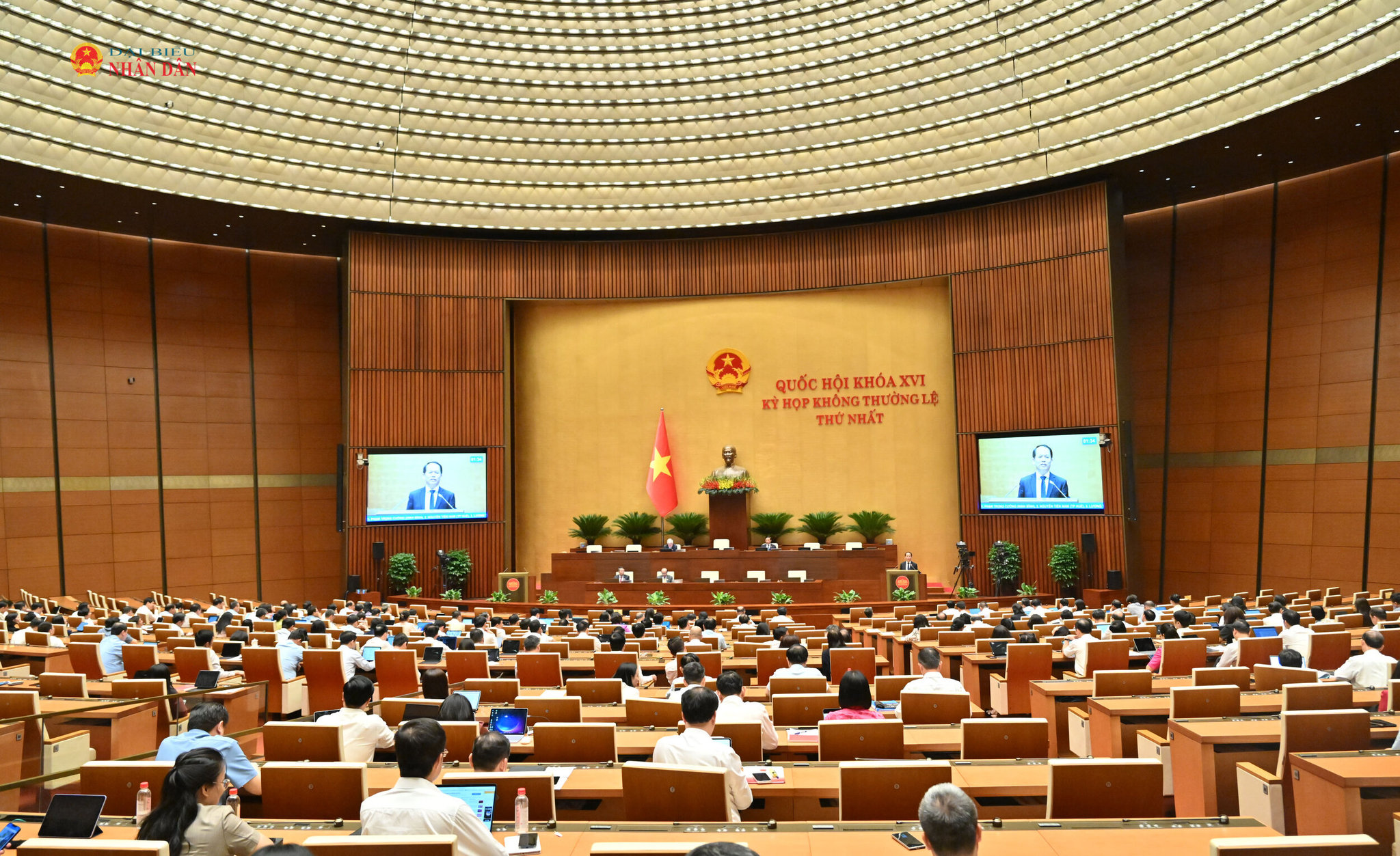bo-truong-bo-tu-phap-hoang-thanh-tung-giai-trinh-lam-ro-mot-so-van-de-dbqh-quan-tamvqk_7483.jpg