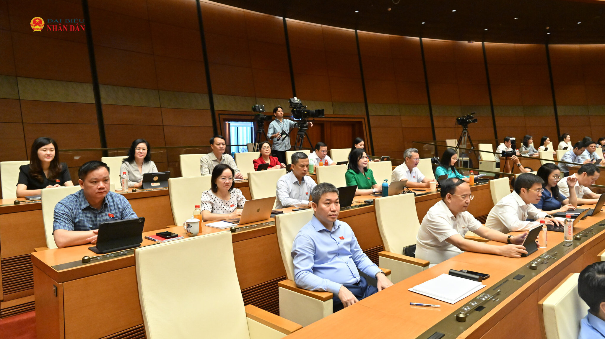 Các đại biểu tại phiên họp