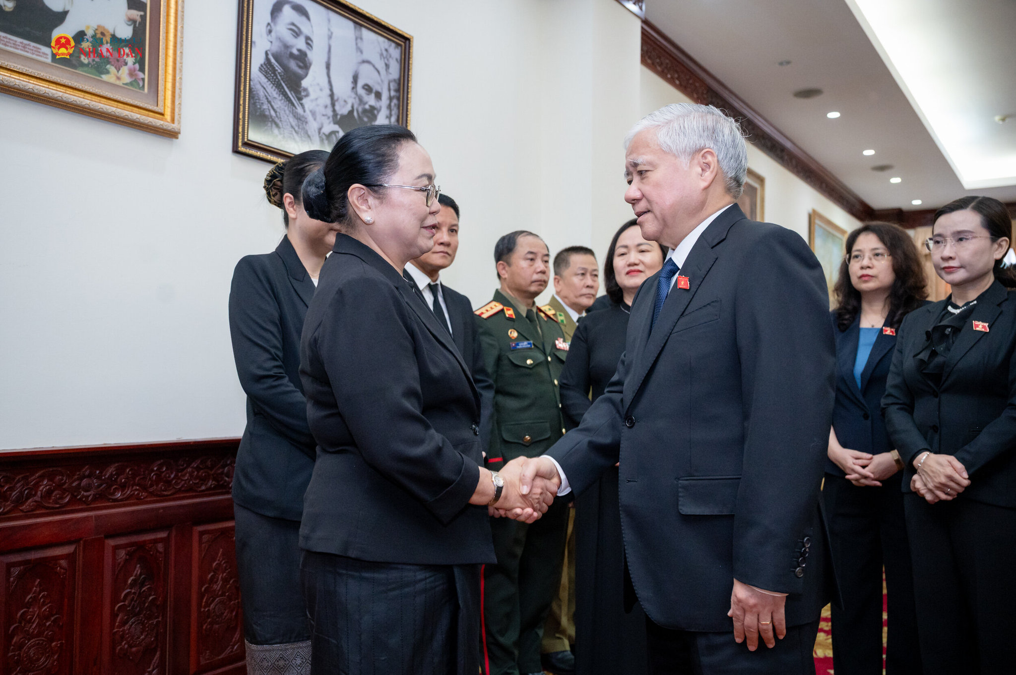 Đoàn Quốc hội viếng Chủ tịch Quốc hội Lào Saysomphone Phomvihane