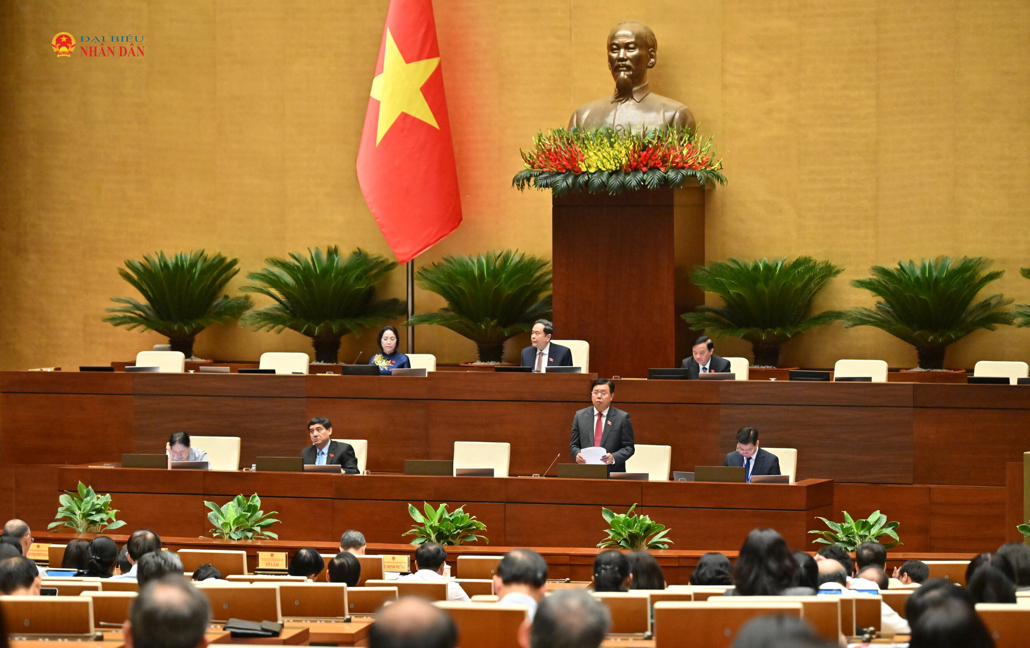 Bộ trưởng Bộ Nội vụ Nguyễn Tiến Hải giải trình làm rõ một số vấn đề ĐBQH quan tâm