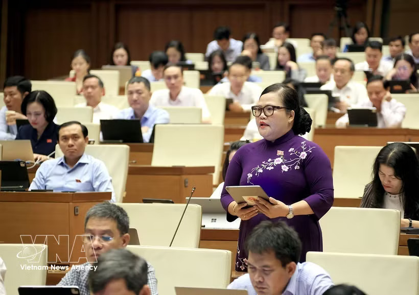 National Assembly deputy Nguyen Thi Suu of Hue city speaks at a discussion during the first extraordinary session of the 16th National Assembly. (Photo: VNA)
