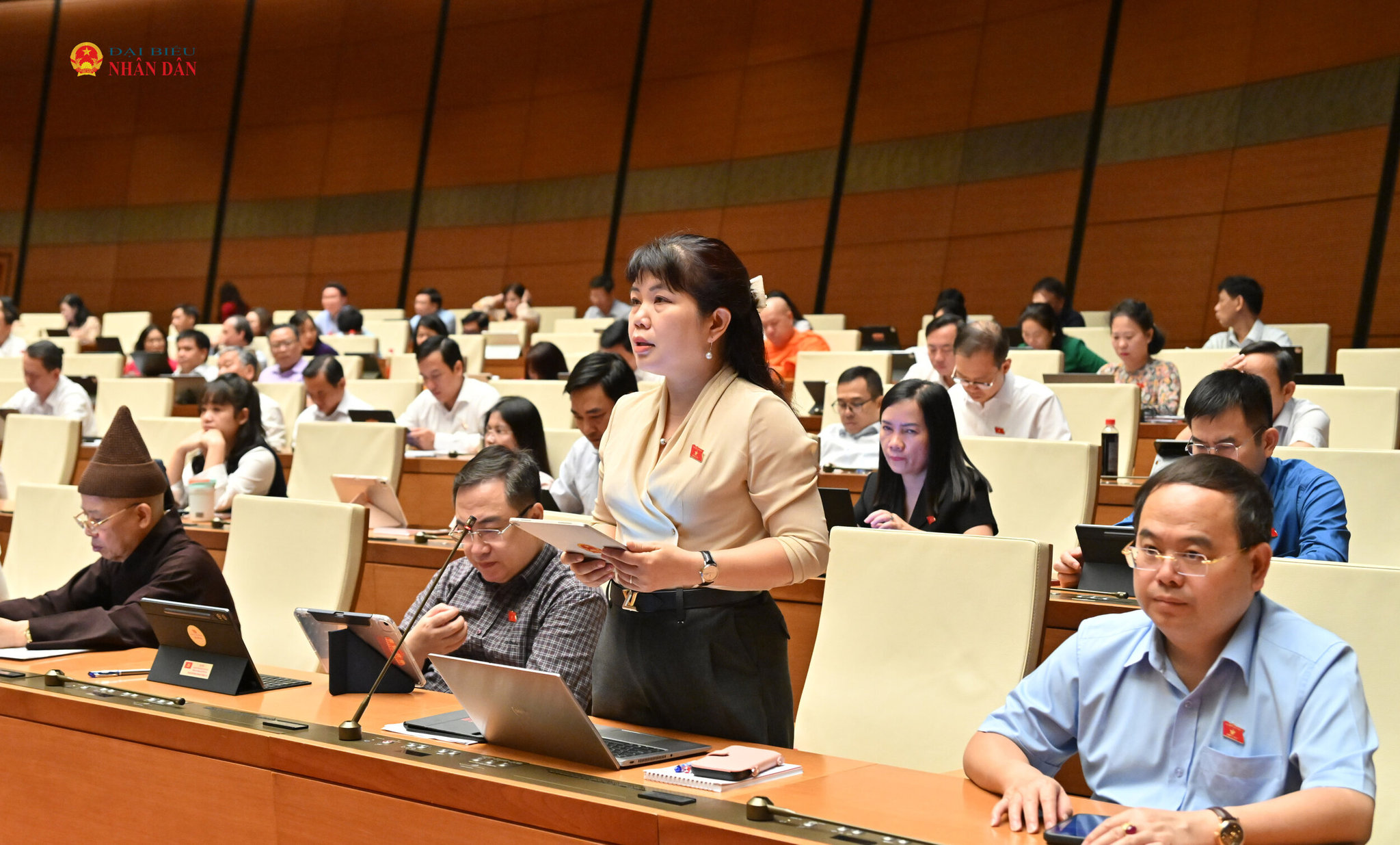 ĐBQH Nguyễn Thị Thu Hà (Quảng Ninh) tham gia thảo luận tại hội trường. Ảnh: Quang Khánh