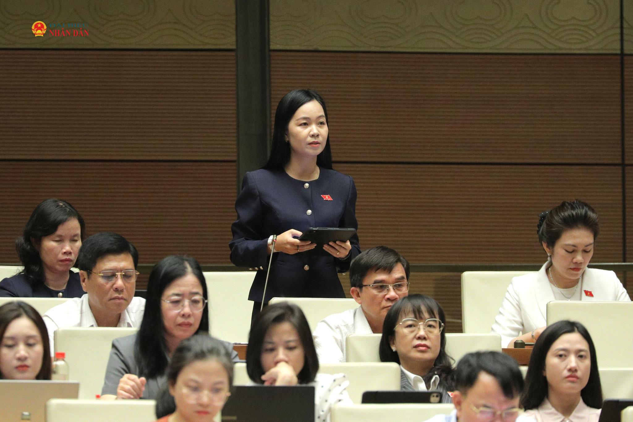ĐBQH Nguyễn Thị Thúy Lam (Đồng Tháp) phát biểu