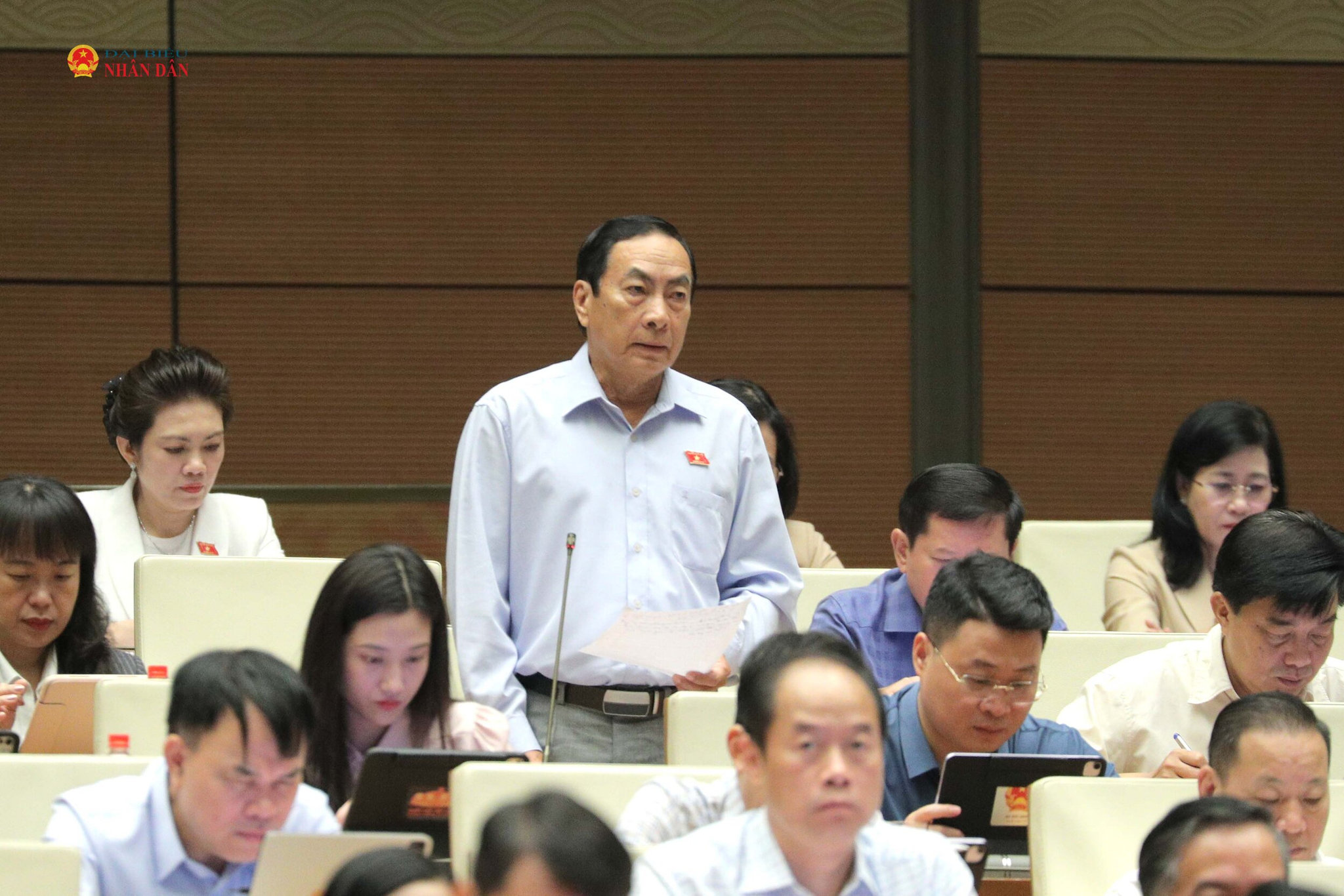 ĐBQH Phạm Văn Hòa (Đồng Tháp) phát biểu