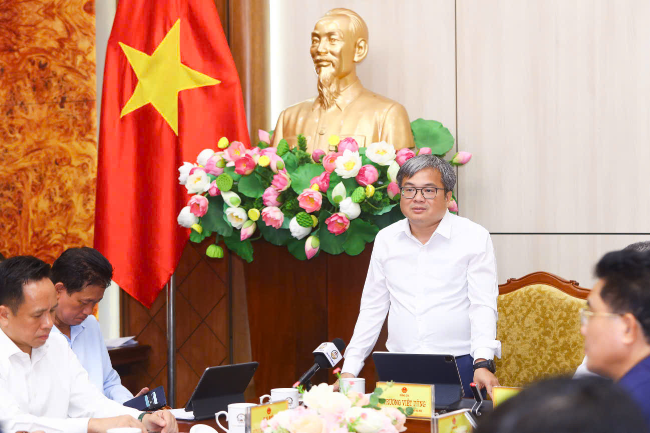 Phó Chủ tịch UBND thành phố Hà Nội Trương Việt Dũng phát biểu tại cuộc họp