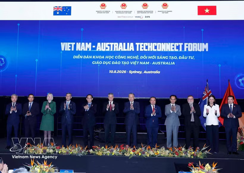 General Secretary of the Communist Party of Vietnam Central Committee and State President To Lam (sixth from right) and delegates at the Vietnam-Australia Techconnect Forum in Sydney on August 10. (Photo: VNA)