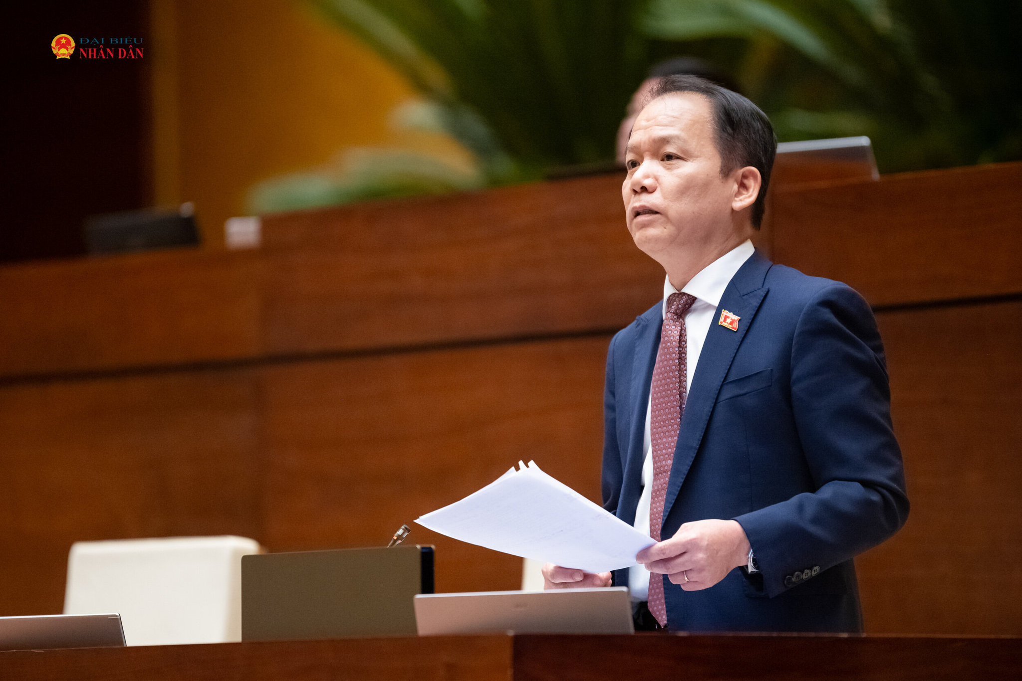 Bộ trưởng Bộ Tư pháp Hoàng Thanh Tùng phát biểu giải trình, làm rõ một số vấn đề đại biểu Quốc hội nêu