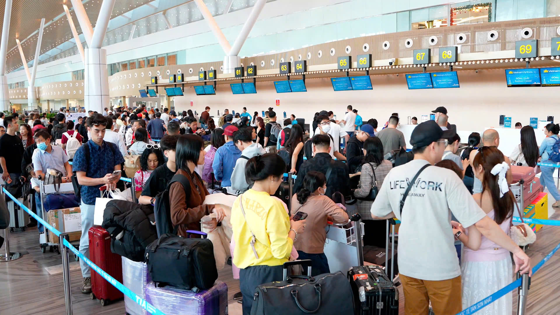 1. Vietnam Airlines tăng thêm 60 nghìn chỗ, nâng tổng tải cung ứng dịp Quốc khánh 2_9 lên gần 725 nghìn chỗ trên toàn mạng bay.