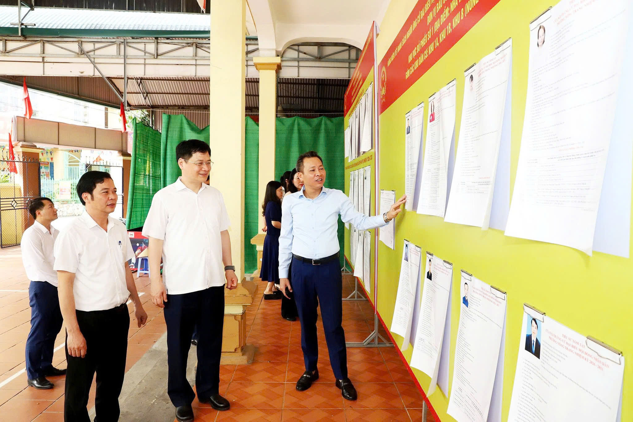 Phó Chủ tịch Thường trực HĐND tỉnh Phú Thọ Nguyễn Trung Kiên kiểm tra công tác chuẩn bị bầu cử tại phường Nông Trang
