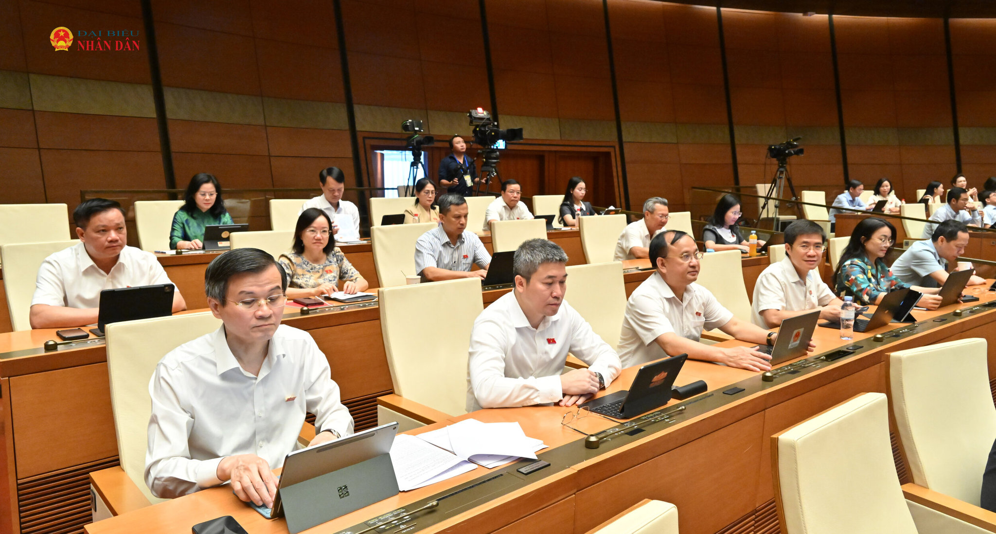 Các đại biểu tại phiên họp