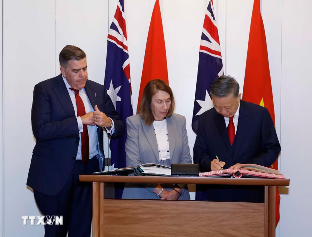 ttxvn-tong-bi-thu-chu-tich-nuoc-hoi-kien-hai-chu-tich-thuong-vien-va-ha-vien-australia-1.jpg