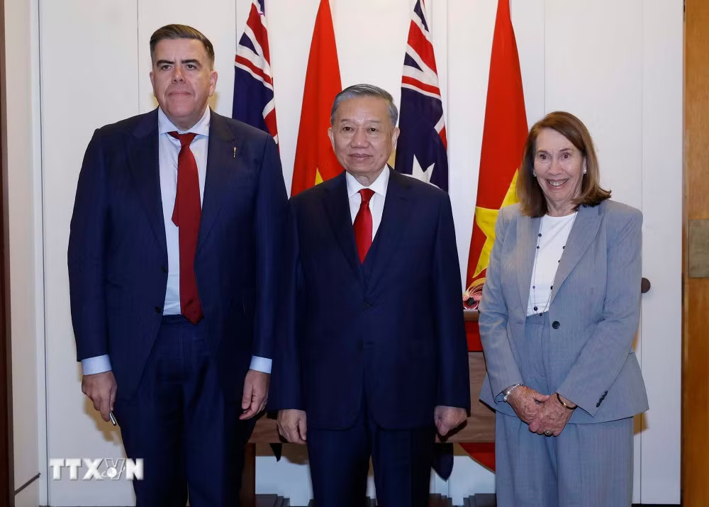 ttxvn-tong-bi-thu-chu-tich-nuoc-hoi-kien-hai-chu-tich-thuong-vien-va-ha-vien-australia-2.jpg