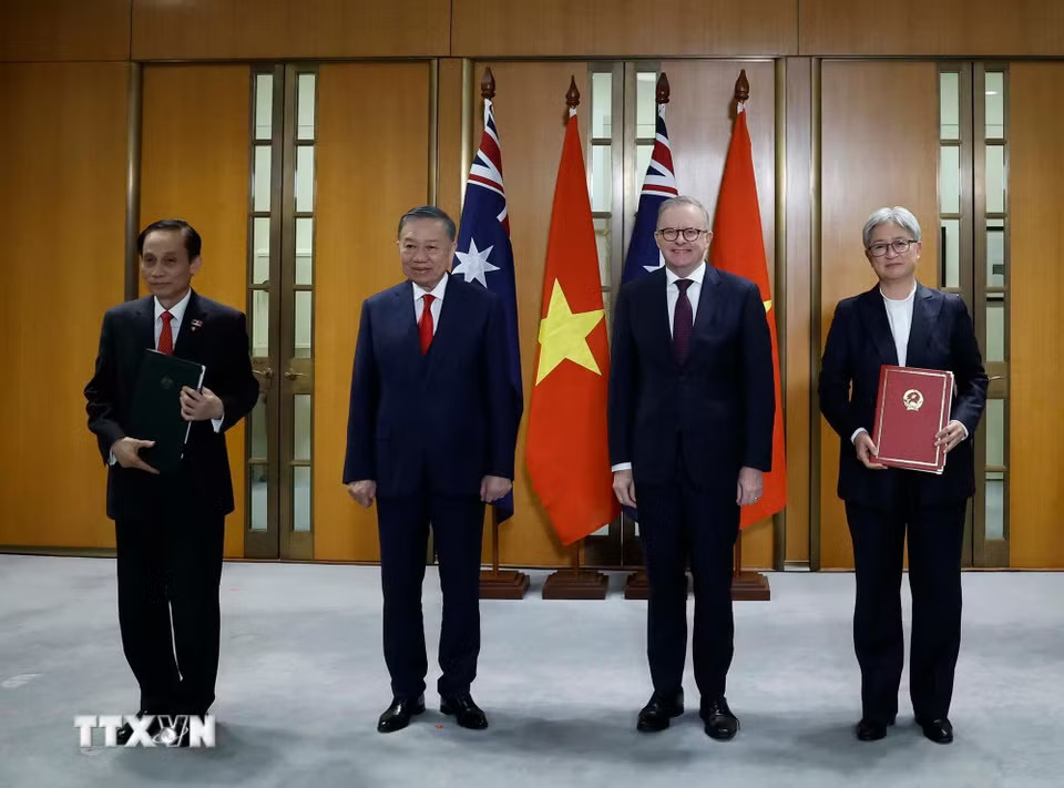 dd6a8121cb6270552a37c6-_ttxvn-tong-bi-thu-chu-tich-nuoc-to-lam-va-thu-tuong-australia-trao-tuyen-bo-chung-8946576-1.jpg.avif