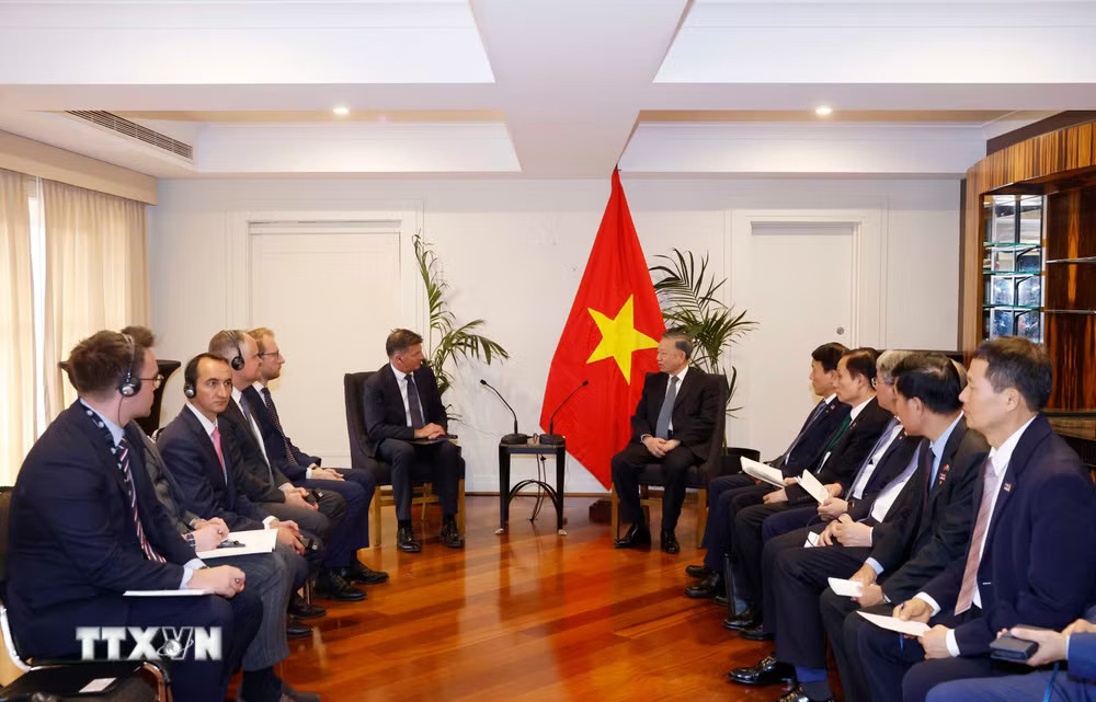 Tổng Bí thư, Chủ tịch nước Tô Lâm tiếp ông Angus Taylor, Lãnh đạo Liên đảng đối lập, Chủ tịch Đảng Tự do Australia. (Ảnh: Thống Nhất/TTXVN) ttxvn-tong-bi-thu-chu-tich-nuoc-to-lam-tiep-chu-tich-dang-tu-do-australia2.jpg
