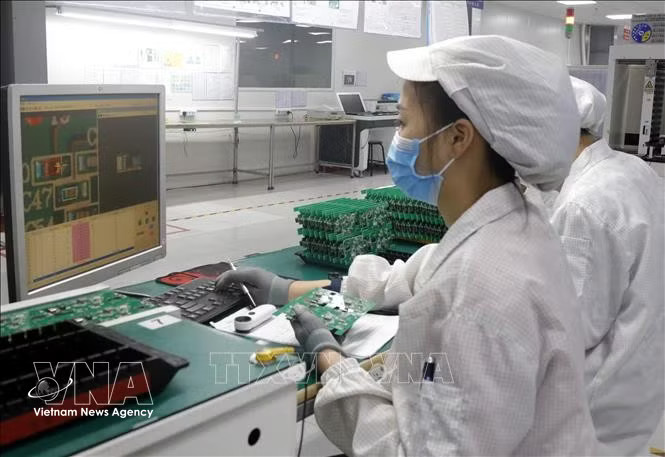 An estimated 6,300 workers are needed by the semiconductor industry in Bac Giang province during the 2025-2030 period. (Photo: VNA)