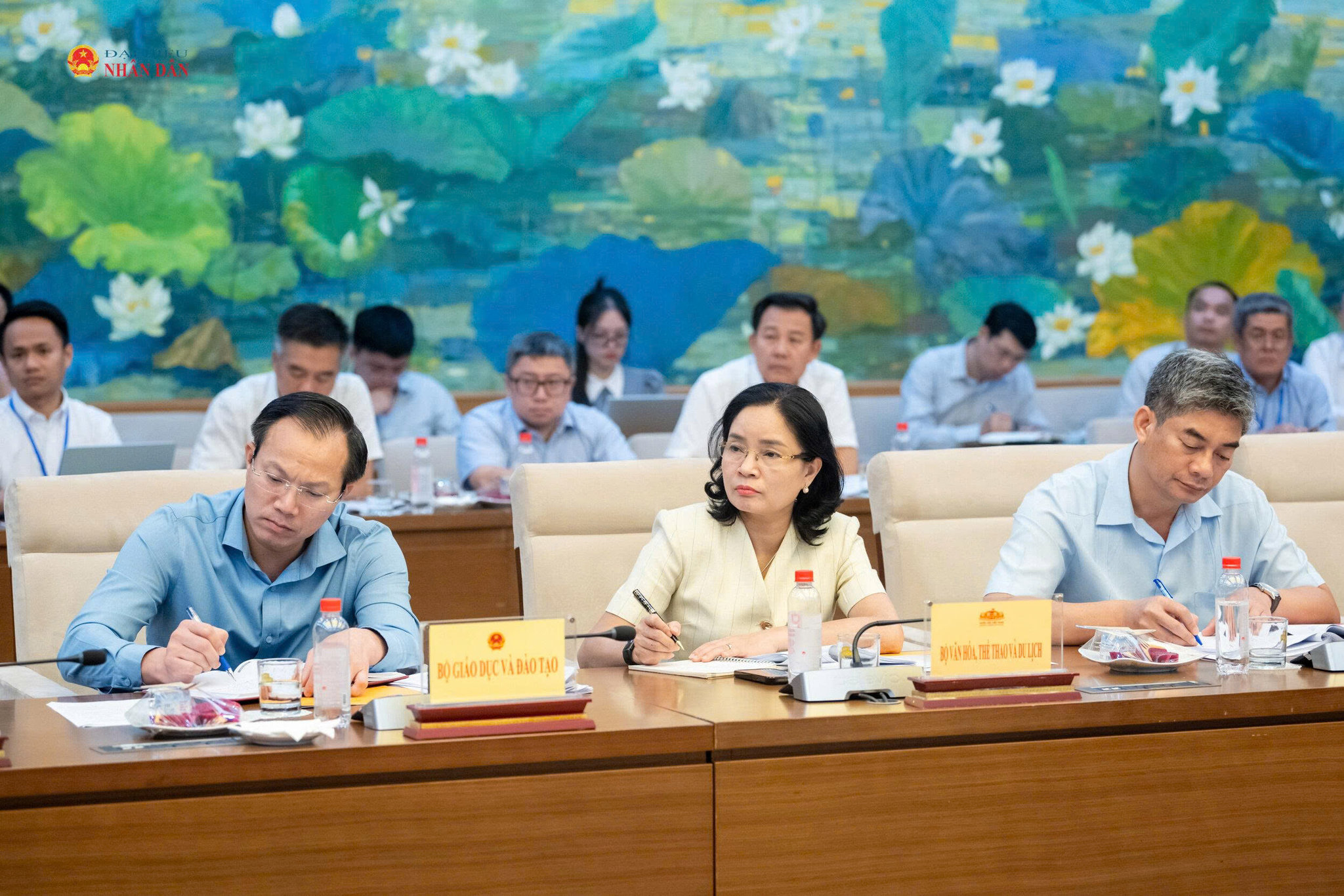 Các đại biểu tham dự Phiên họp