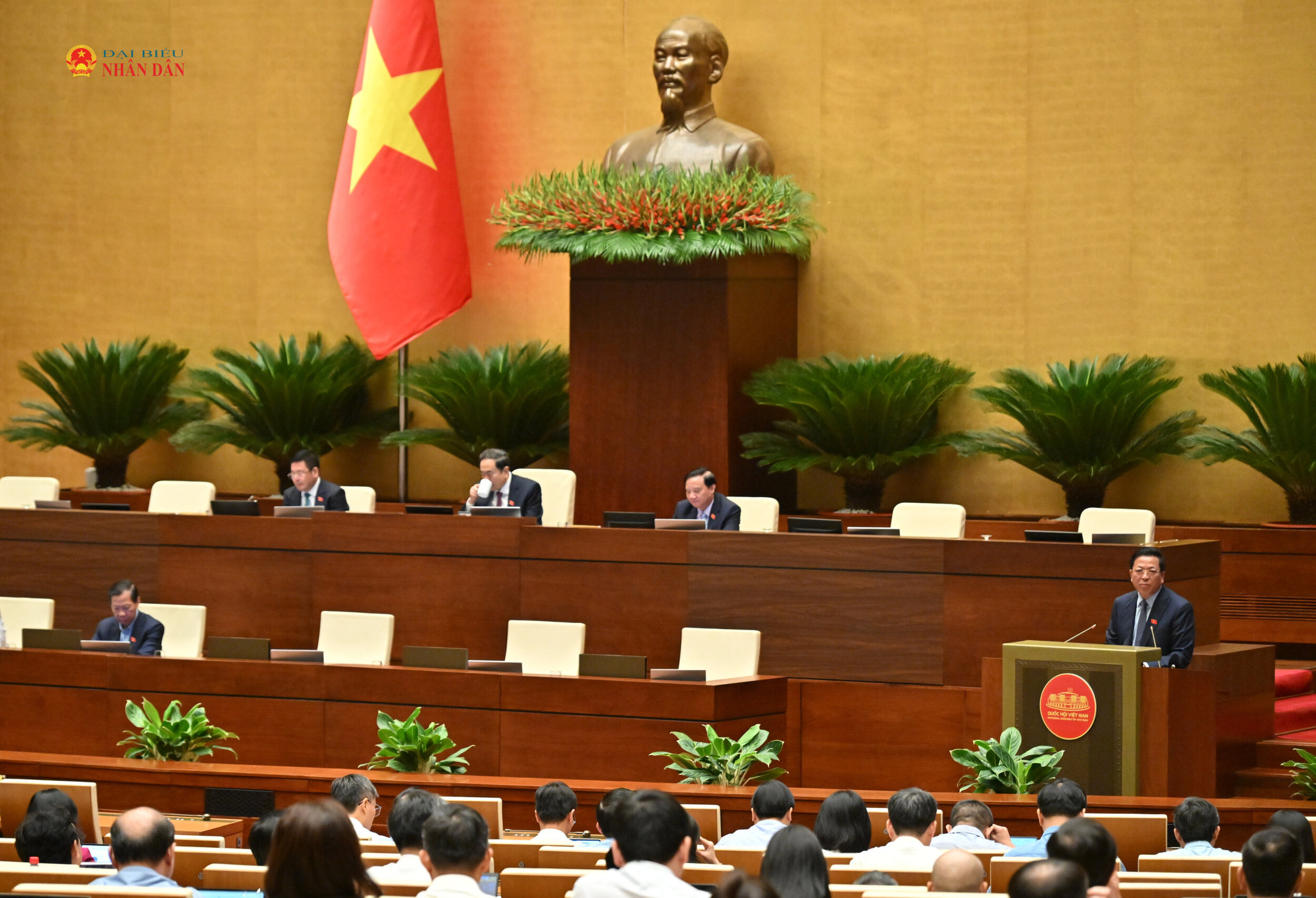 Bộ trưởng Bộ Xây dựng Trần Hồng Minh giải trình, làm rõ một số vấn đề ĐBQH quan tâm