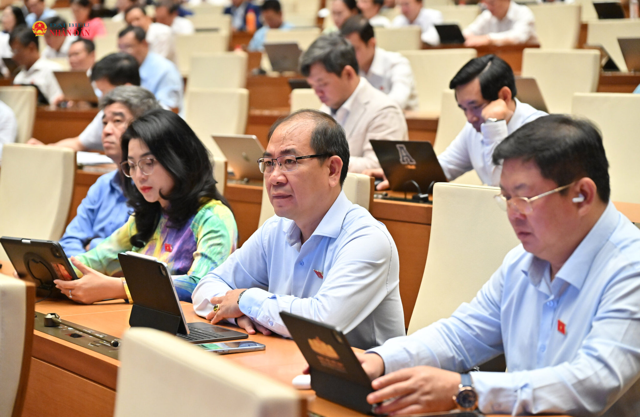 cac-dai-bieu-tai-phien-hopvqk_8929.jpg