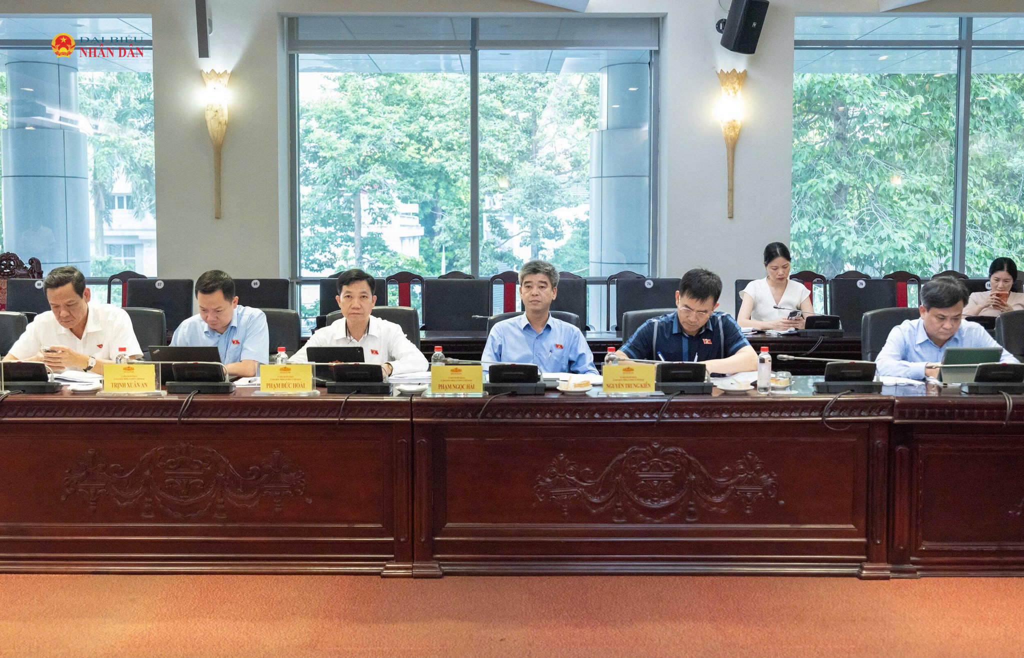 Các đại biểu tham dự Phiên họp (2)