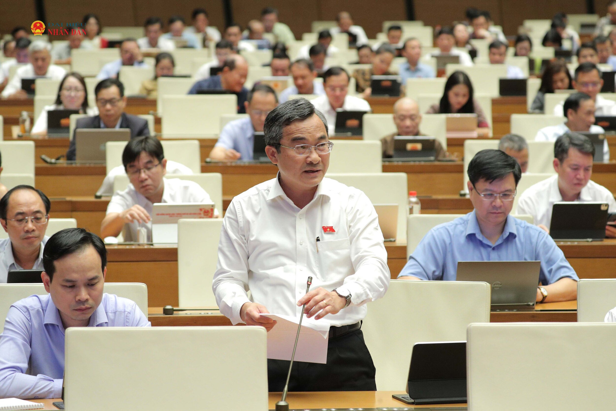 ĐBQH Nguyễn Phi Hùng (TP. Đà Nẵng) phát biểu