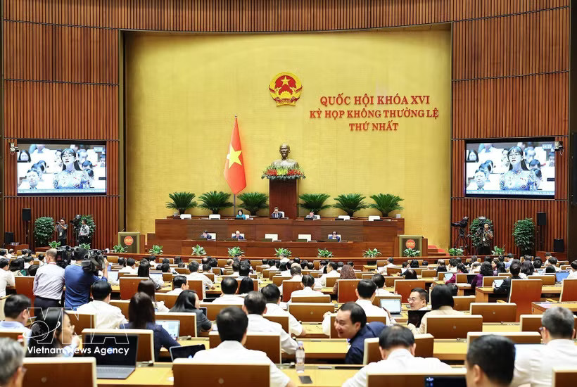 A plenary sitting of the 16th National Assembly’s first extraordinary session (Photo: VNA)