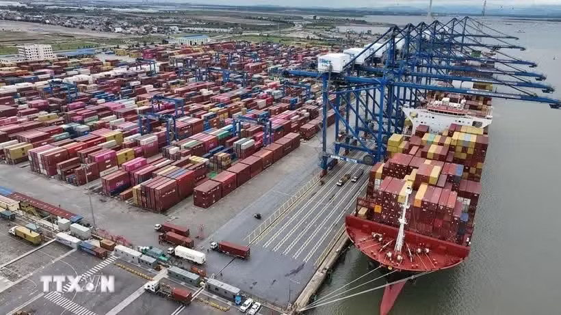 Cargo is handled at a container terminal in Hai Phong city of Vietnam. (Photo: VNA)
