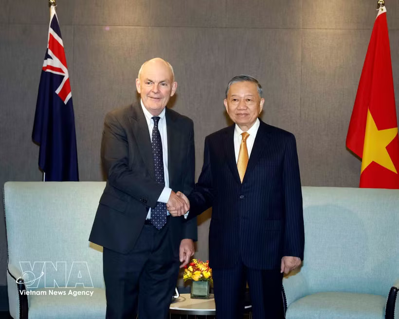 General Secretary of the Communist Party of Vietnam Central Committee and President To Lam (R) and Steven Joyce, Acting President of the New Zealand–Vietnam Friendship Association, at their meeting in Auckland on August 12, 2026. (Photo: VNA)