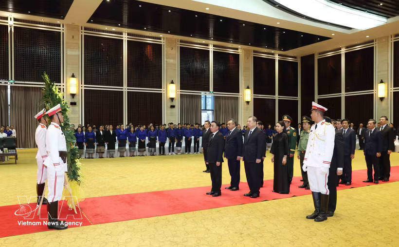 Politburo member, Standing member of the Communist Party of Vietnam Central Committee's Secretariat Tran Cam Tu leads a high-level delegation of the CPV to attend the funeral service for Politburo member of the Lao People's Revolutionary Party (LPRP) Central Committee and President of the Lao National Assembly Xaysomphone Phomvihane on August 12, 2026. (Photo: VNA)