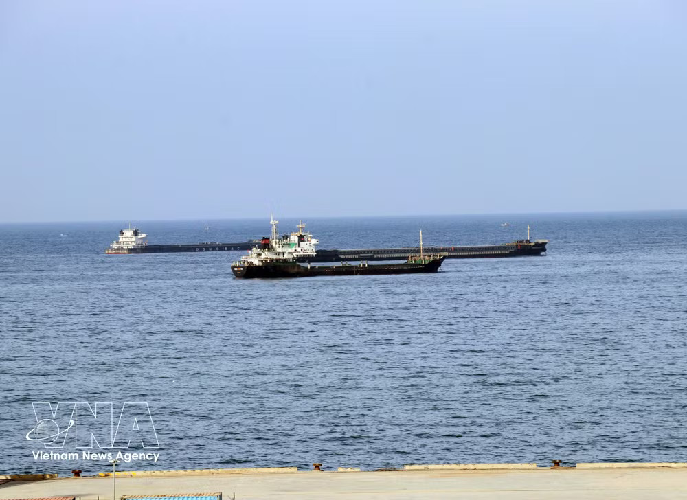 The potential and advantages of the coastal area of Ca Na commune in Khanh Hoa province are expected to attract investment in the energy industry. (Photo: VNA) vnanet-nang-luong.jpg