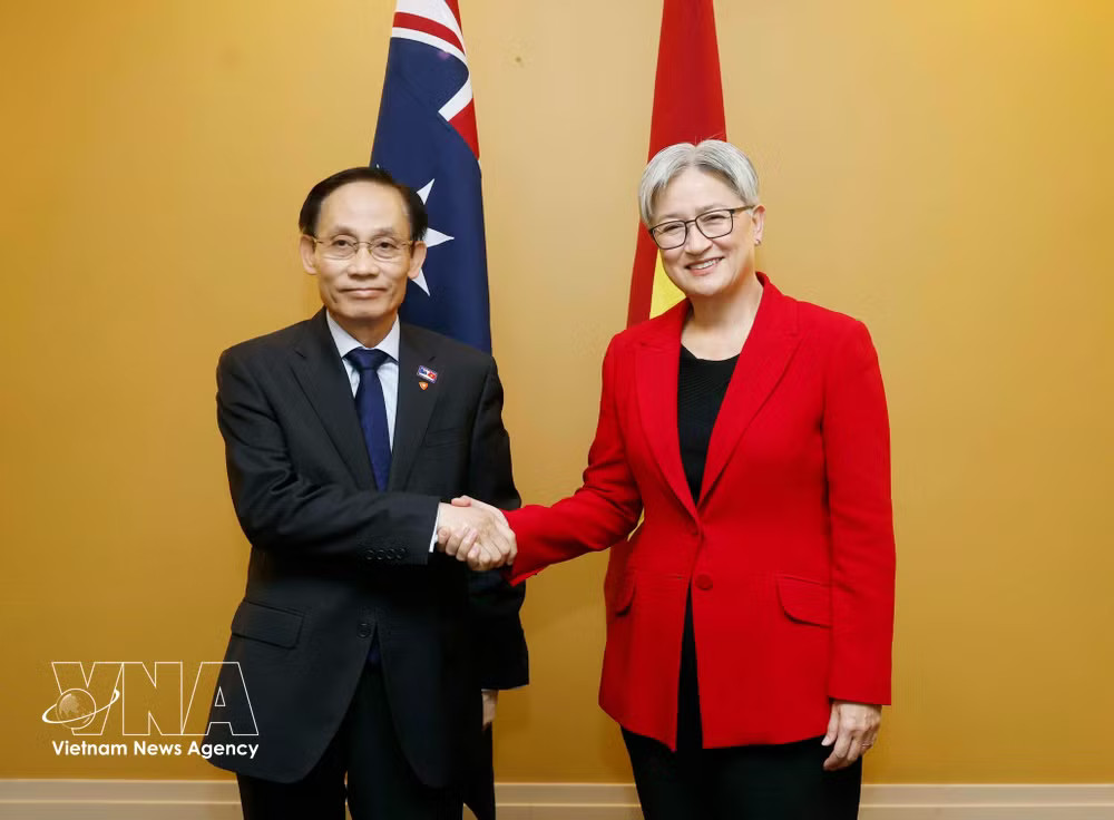 Vietnam's Minister of Foreign Affairs Le Hoai Trung and his Australian counterpart Penny Wong (Photo: VNA) vnanet-hn2.jpg
