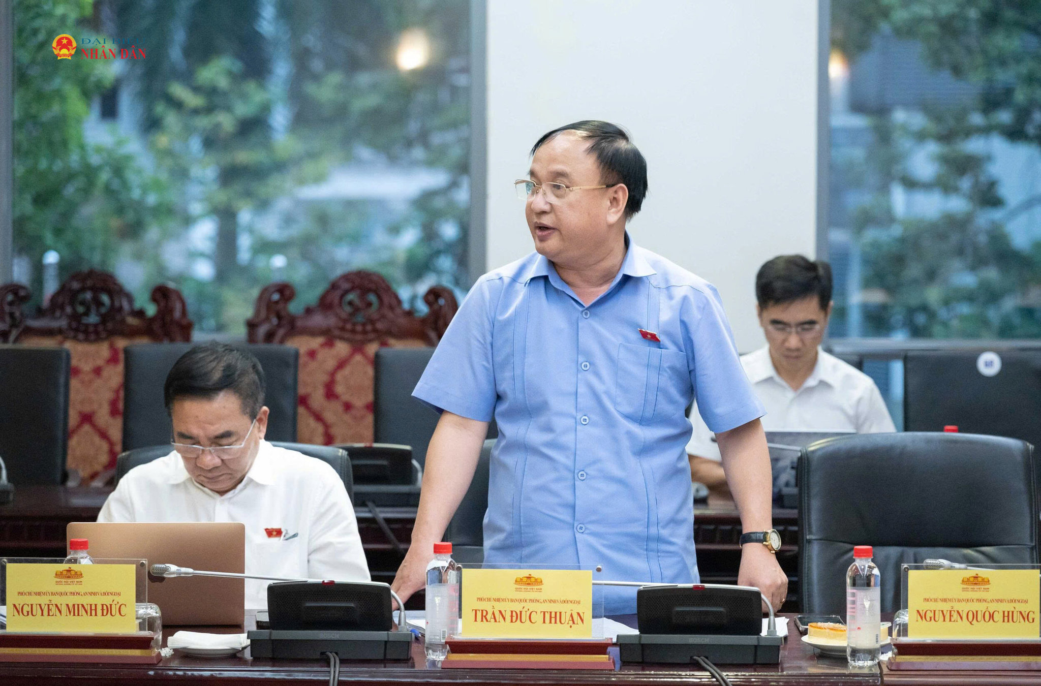 Phó Chủ nhiệm Ủy ban Quốc phòng, An ninh và Đối ngoại, Trung trướng Trần Đức Thuận phát biểu