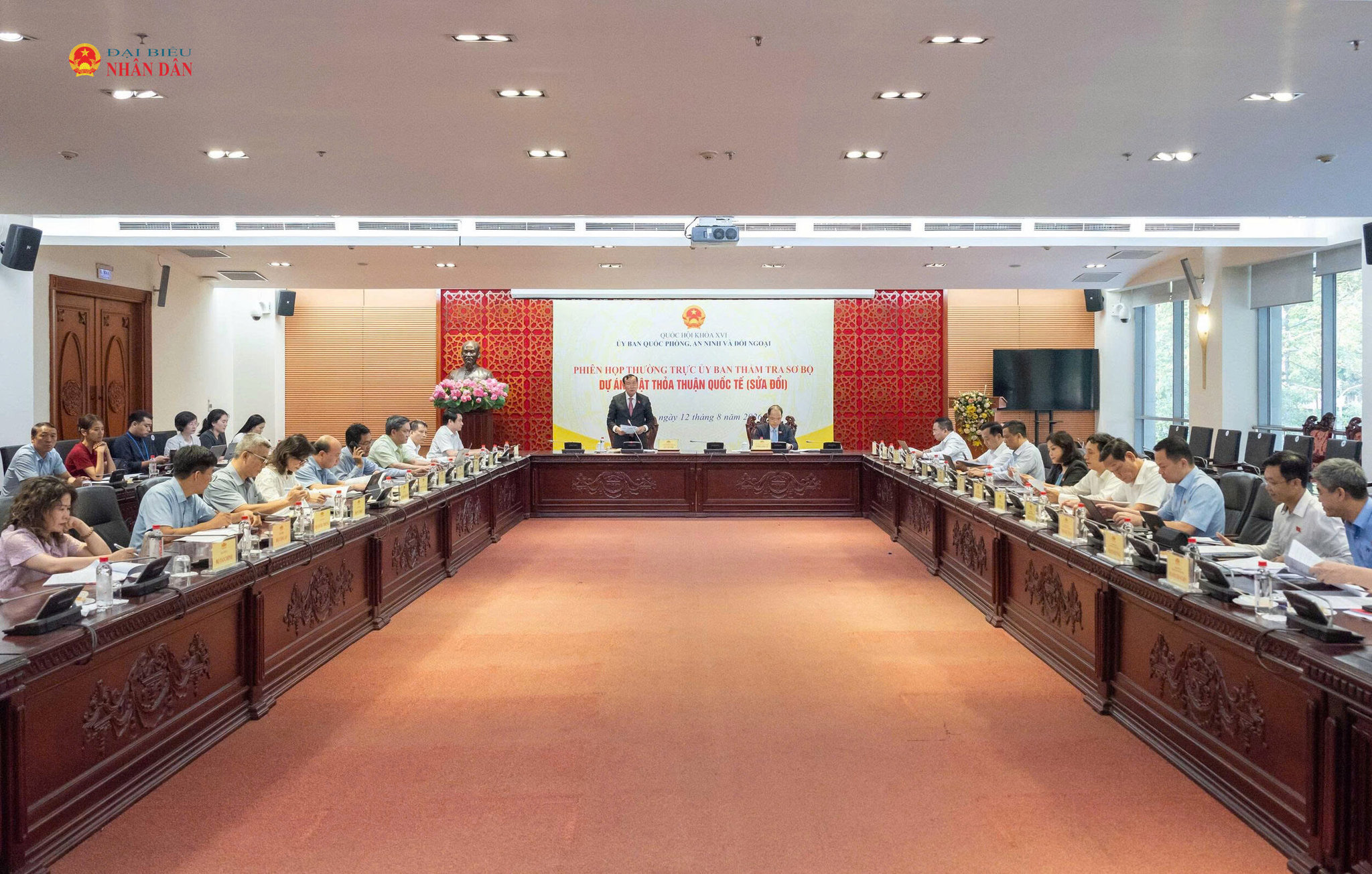 Quang cảnh Phiên họp