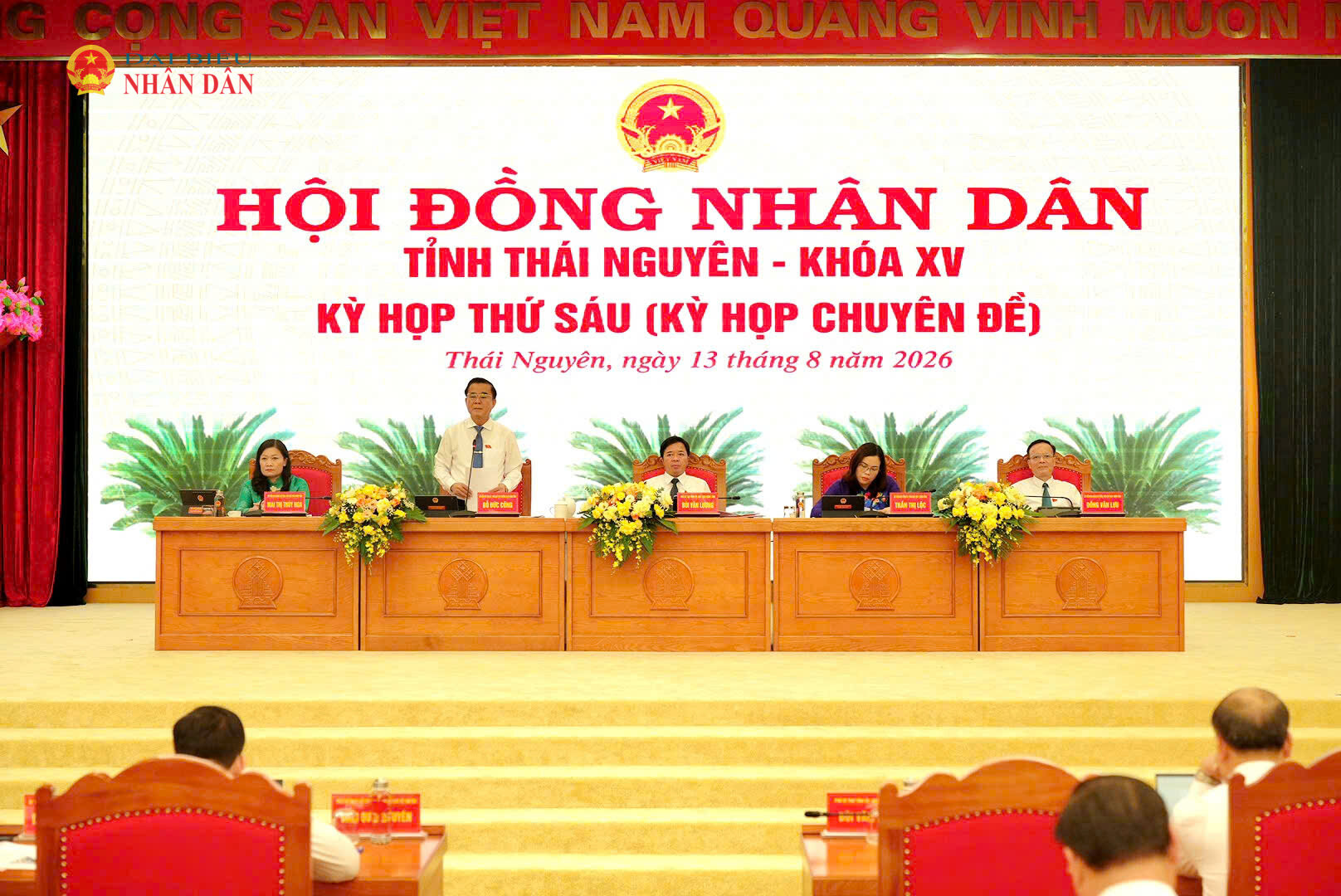 Chủ tọa điều hành kỳ họp. Ảnh: Nguyễn Ánh