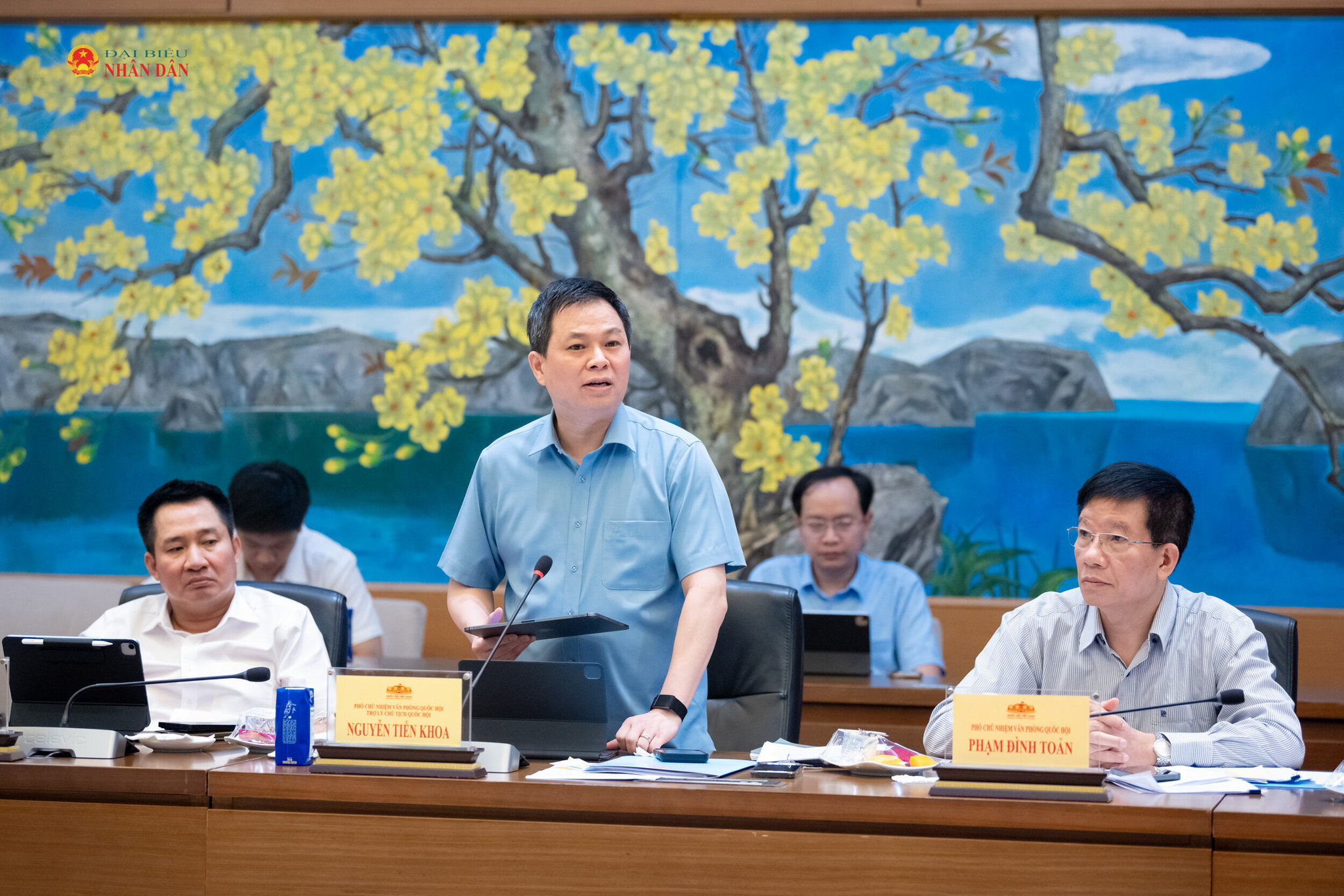 Phó Chủ nhiệm Văn phòng Quốc hội Nguyễn Tiến Khoa phát biểu